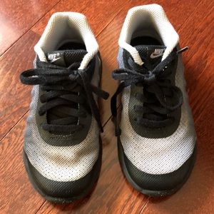 Great Condition Black & Grey Nike Sneakers Size 11